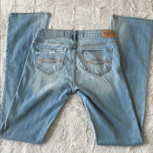 Low-rise ripped jeans. Never worn. - Picture 3 of 3